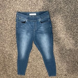 Levi pull on Shaping Super Skinny Jean 14